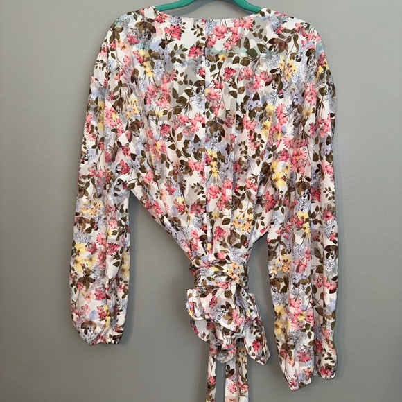 EUC Lane Bryant Floral Semi Sheer Pastel Garden Wrap Floral Blouse Size 26 - Picture 6 of 7
